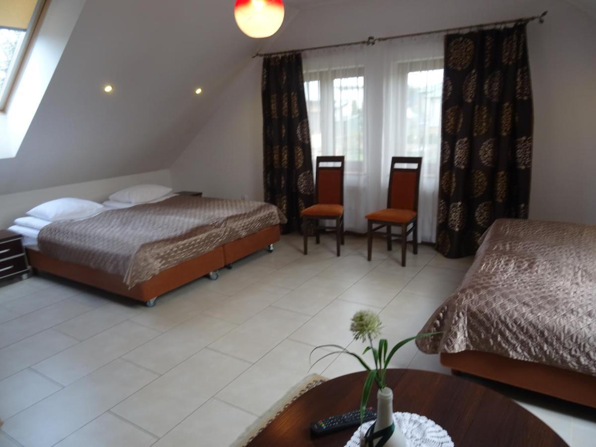 Gosciniec Klejnot Hotel Borowo Buitenkant foto
