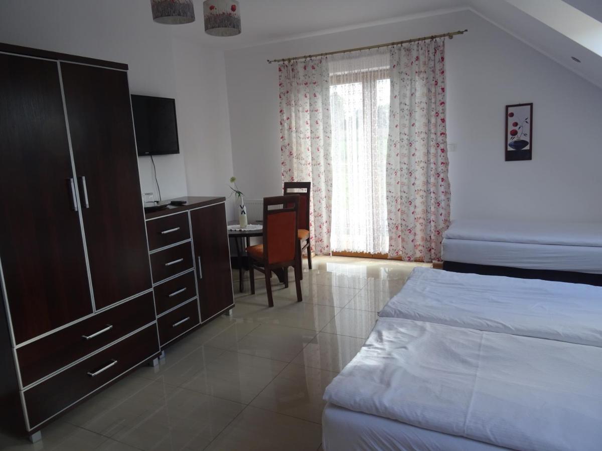 Gosciniec Klejnot Hotel Borowo Buitenkant foto