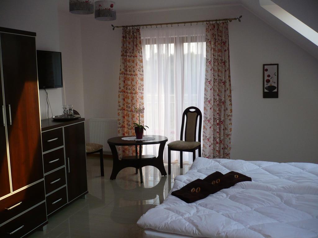 Gosciniec Klejnot Hotel Borowo Buitenkant foto