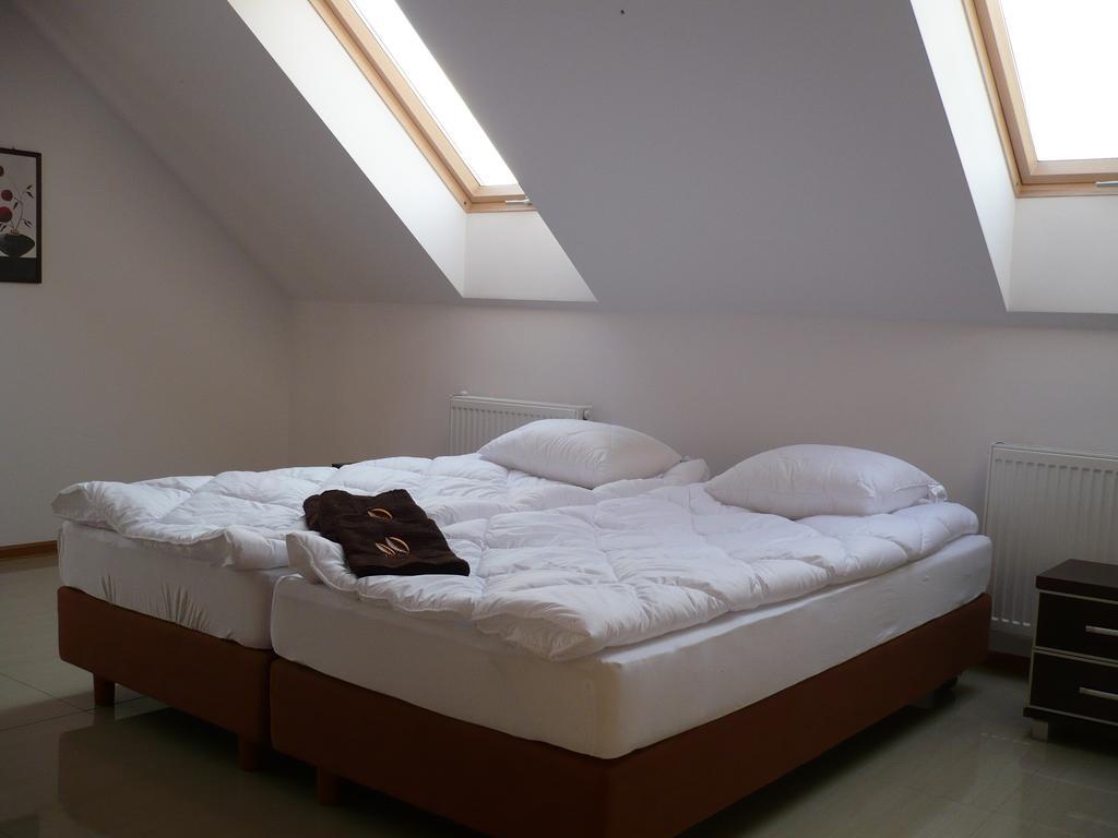 Gosciniec Klejnot Hotel Borowo Buitenkant foto