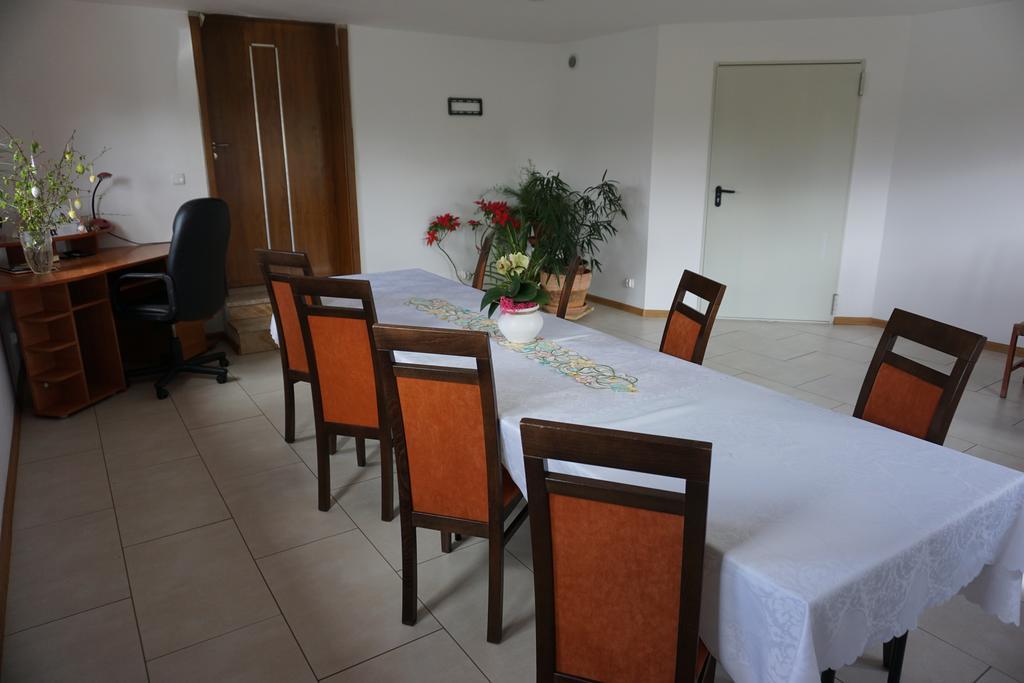 Gosciniec Klejnot Hotel Borowo Buitenkant foto