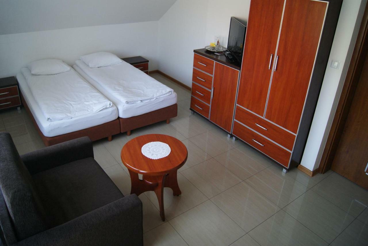Gosciniec Klejnot Hotel Borowo Buitenkant foto