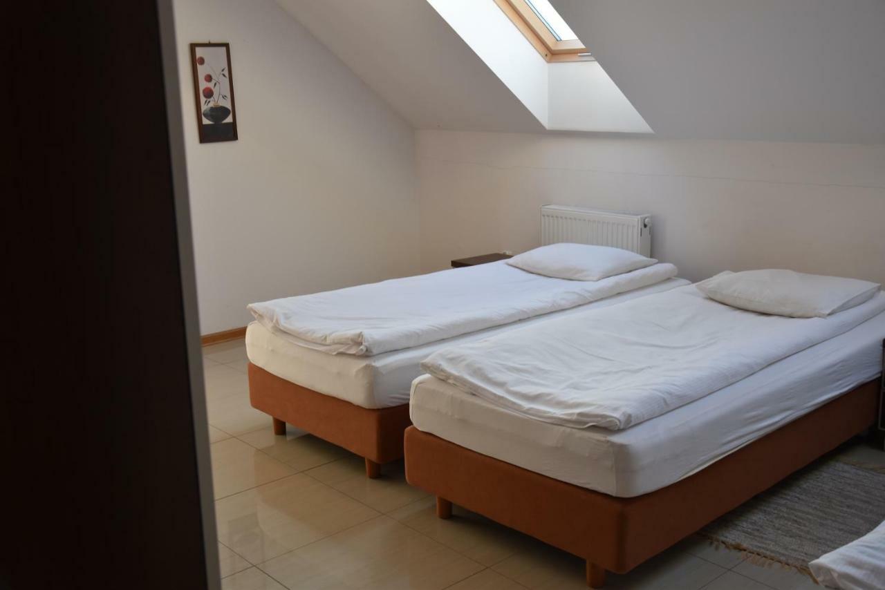 Gosciniec Klejnot Hotel Borowo Buitenkant foto