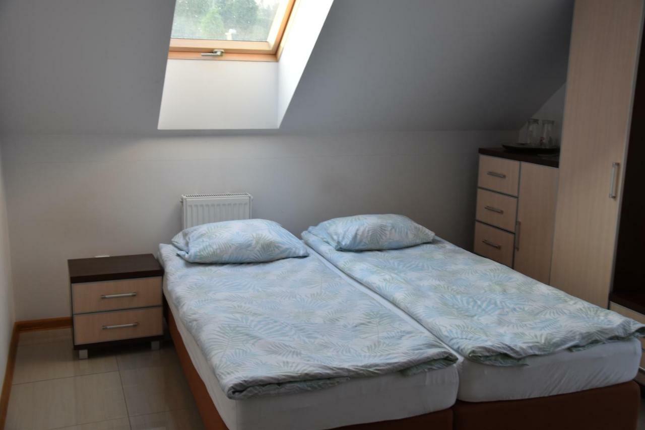 Gosciniec Klejnot Hotel Borowo Buitenkant foto