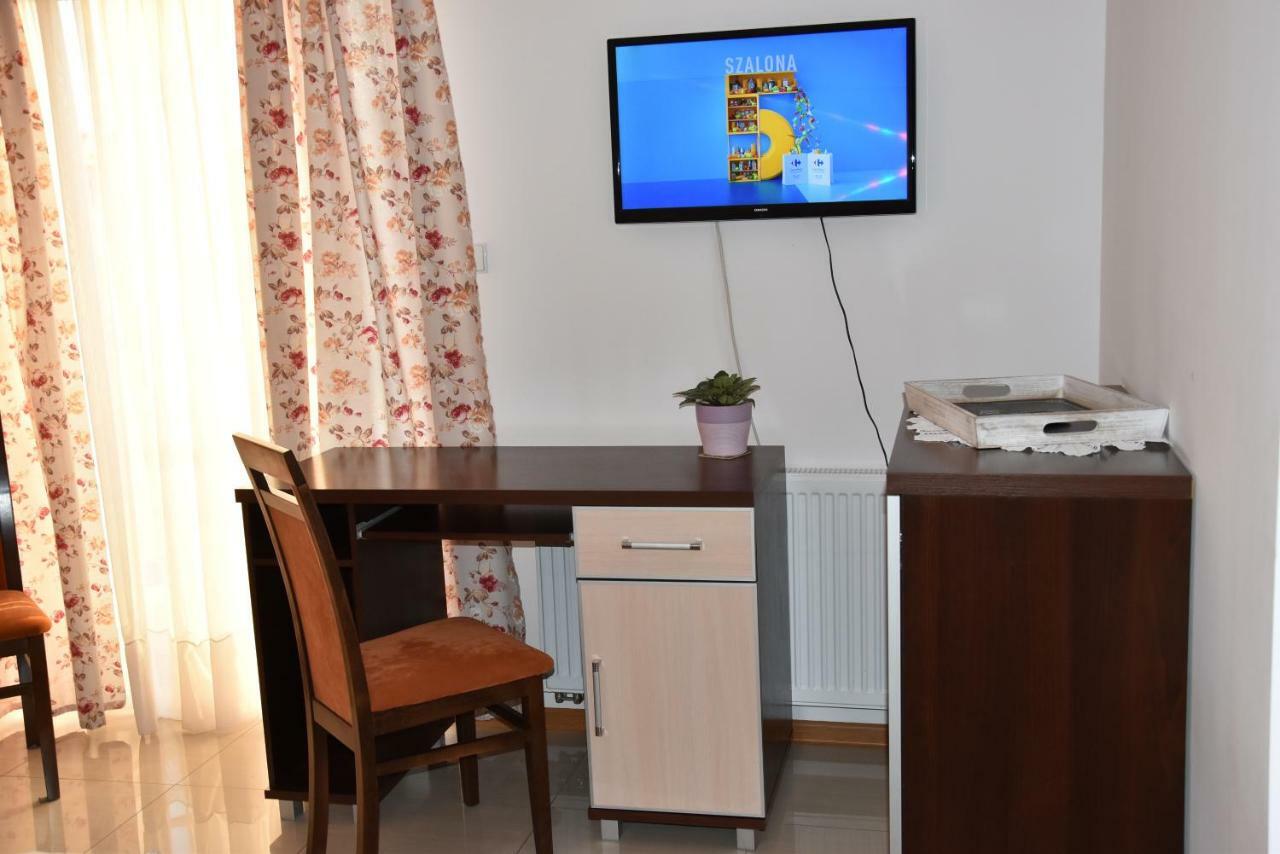Gosciniec Klejnot Hotel Borowo Buitenkant foto