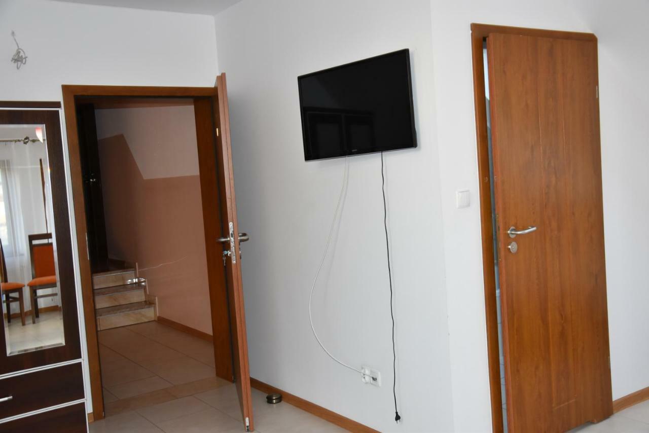 Gosciniec Klejnot Hotel Borowo Buitenkant foto